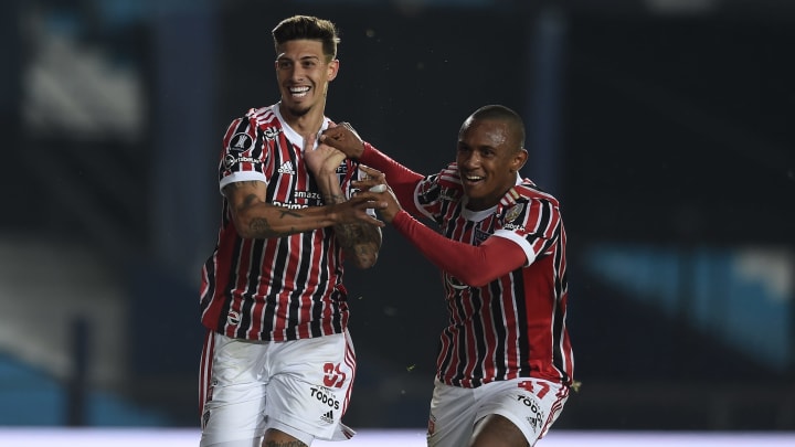 São Paulo venceu o Racing por 3 a 1, no El Cilindro São Paulo venceu o Racing por 3 a 1, no El Cilindro