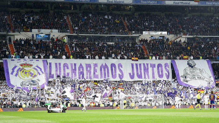 Real Madrid CF v FC Barcelona - La Liga - Los hinchas en el partido más importante de España. Real Madrid CF v FC Barcelona - La Liga - Los hinchas en el partido más importante de España.