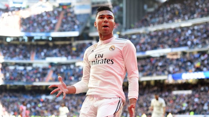 Casemiro defiende y marca