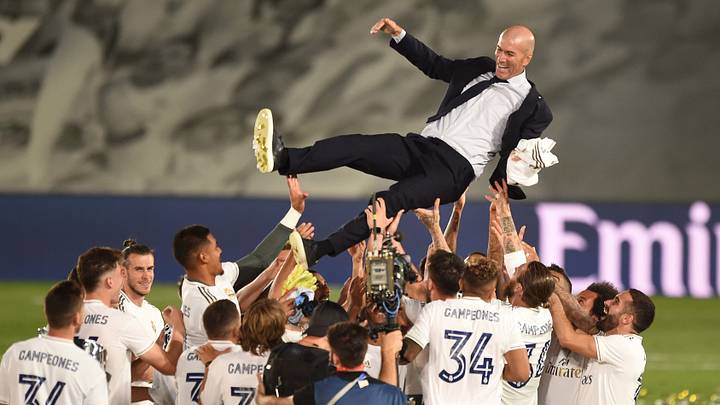 Zinédine Zidane et les joueurs du Real Madrid. 