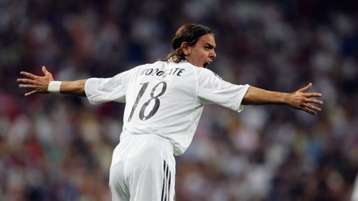 Woodgate debutó un año después de su fichaje, con gol en propia y expulsión