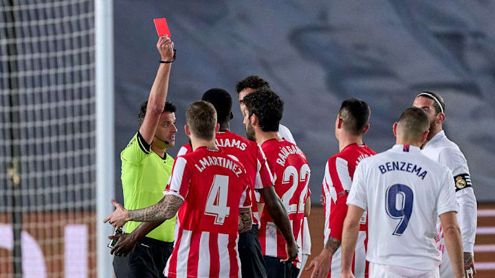 El Athletic Club se quedó con diez en el minuto 13 de partido