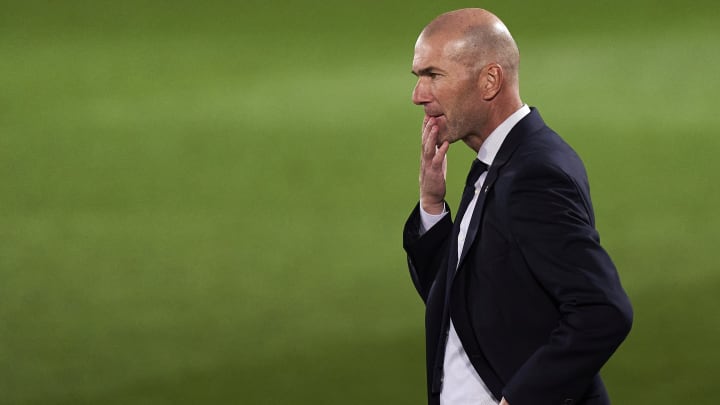 Zinédine Zidane est plus que jamais sur la sellette. Zinédine Zidane est plus que jamais sur la sellette.