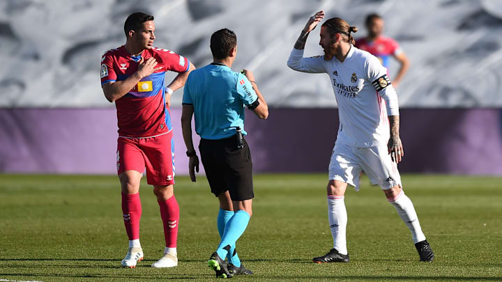 Sergio Ramos kala berhadapan dengan Elche