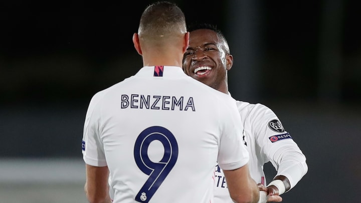 Vinicius Jr et Benzema se congratulent après la victoire contre l'Inter (3-2).