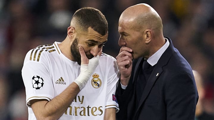 Agacé par les polémiques arbitrales, Zinedine Zidane s'est exprimé sur la "main" de Karim Benzema contre la Real Sociedad Agacé par les polémiques arbitrales, Zinedine Zidane s'est exprimé sur la "main" de Karim Benzema contre la Real Sociedad