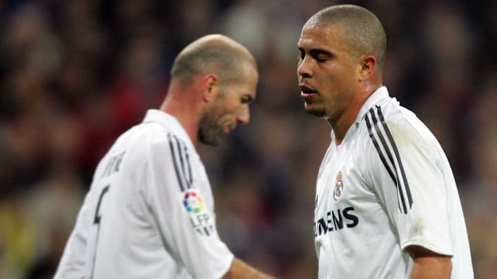 Real Madrid's Brazilian Ronaldo (R) reac