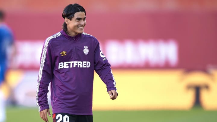 À seulement 15 ans, Luka Romero a déjà joué en Liga. À seulement 15 ans, Luka Romero a déjà joué en Liga.