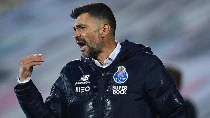 Pretendido pelo futebol italiano, Sérgio Conceição permaneceu no Porto. Pretendido pelo futebol italiano, Sérgio Conceição permaneceu no Porto.