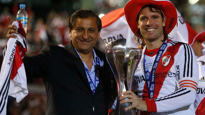 El Pelado y Cavenaghi en los festejos por el título en 2014