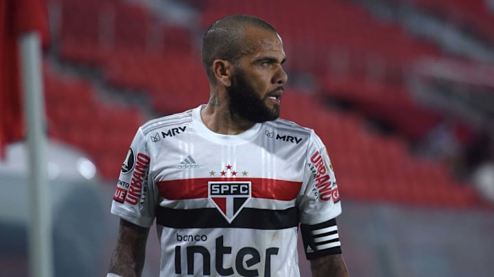 Dani Alves es uno de los objetivos de Boca Juniors para enero