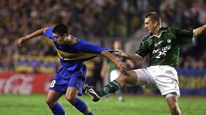 Roman Riquelme(L) of Argentina's Boca Juniors team