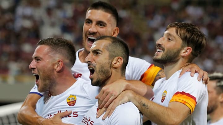 Roma's French midfielder Jordan Veretout (L) celebrates with...