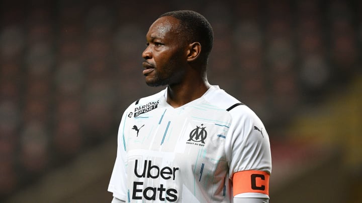 Steve Mandanda a été relégué sur le banc de touche avec l'OM. Steve Mandanda a été relégué sur le banc de touche avec l'OM.