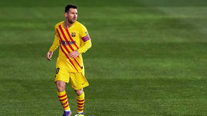 SD Huesca v FC Barcelona - La Liga Santander - Messi conduce.