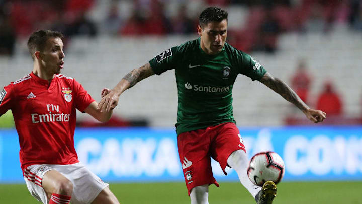 Correa en acción ante Benfica