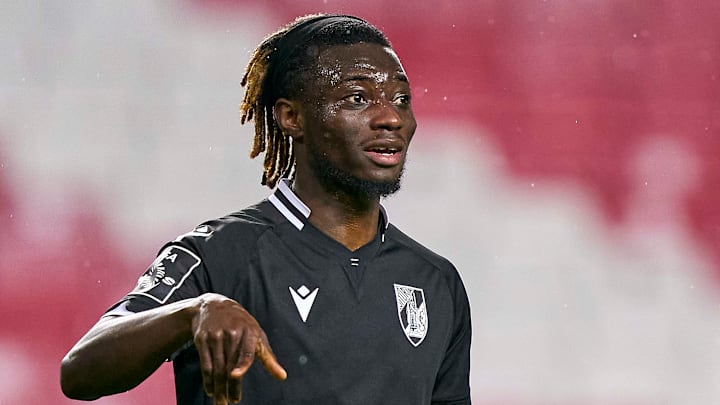 Gideon Mensah évoluait en prêt au Vitoria Guimaraes la saison dernière. Gideon Mensah évoluait en prêt au Vitoria Guimaraes la saison dernière.