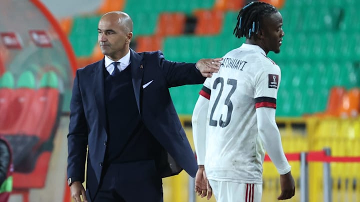 Batshuayi kenara geliyor. Batshuayi kenara geliyor.