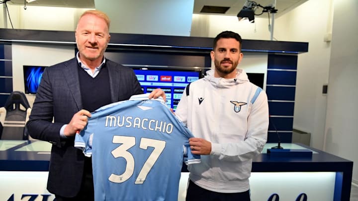 Musacchio ya luce los colores de la Lazio