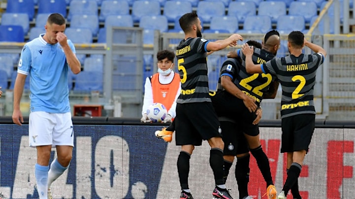 L'Inter festeggia il gol di Lautaro all'Olimpico contro la Lazio 