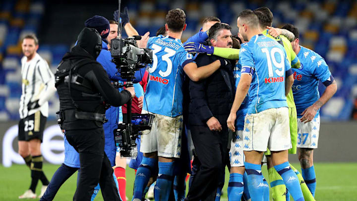 Gennaro Gattuso e l'abbraccio con la squadra 
