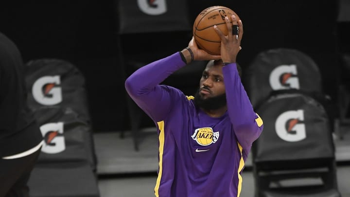 LeBron regresó con los Lakers tras más de un mes de ausencia