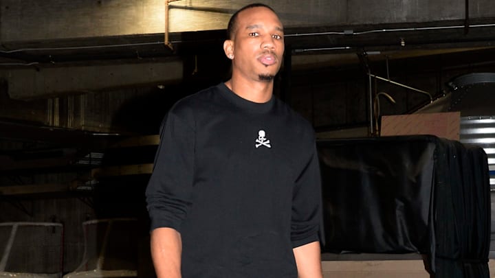 Avery Bradley llegando al estadio