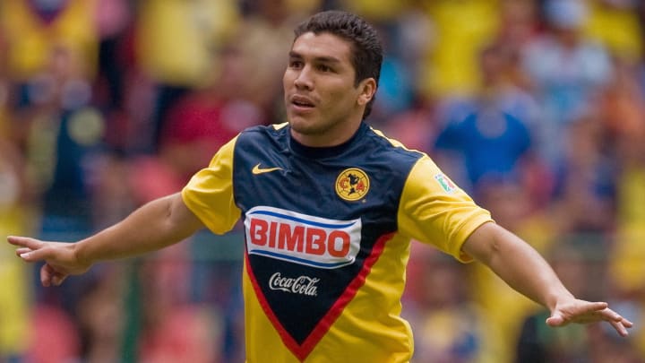 Salvador Cabanas of America celebrates h