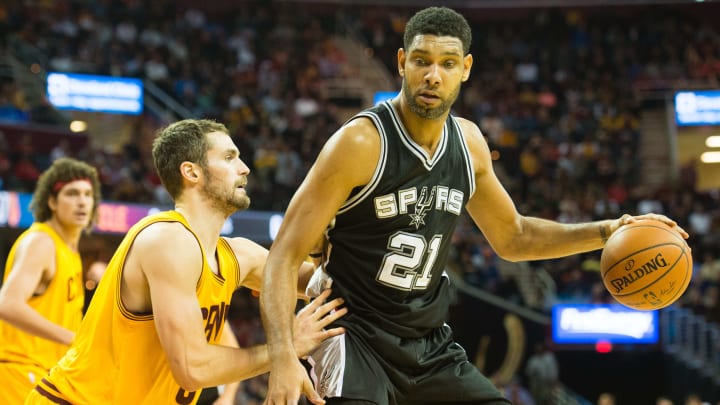 Tim Duncan en un duelo ante Kevin Love