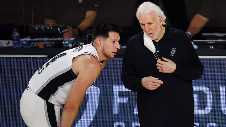 Gregg Popovich continuará en los Spurs en lo que parece será un proyecto de renovación