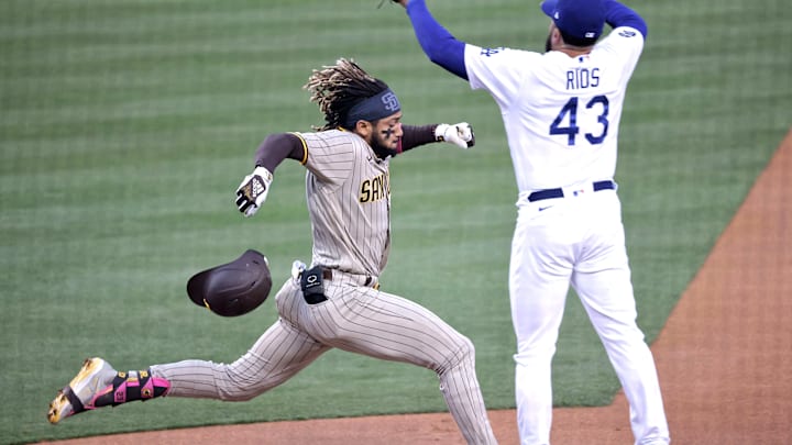 San Diego y los Dodgers siguen su batalla en Los Angeles