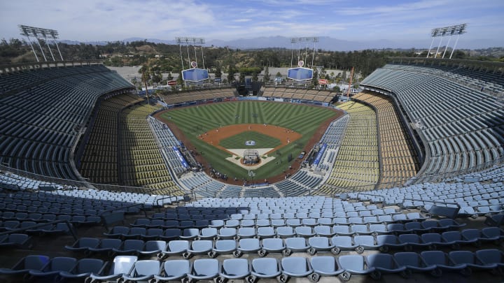 MLB quiere evitar jugar en estadios sin aficionados
