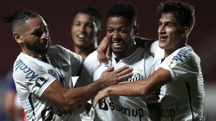 Marinho (c) foi o melhor jogador da última Libertadores Marinho (c) foi o melhor jogador da última Libertadores