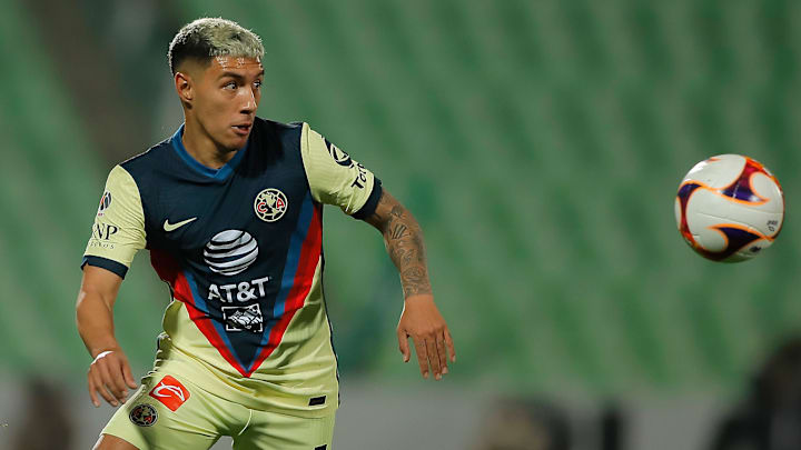 El argentino Leo Suárez originó el tanto del América tras un tiro libre.