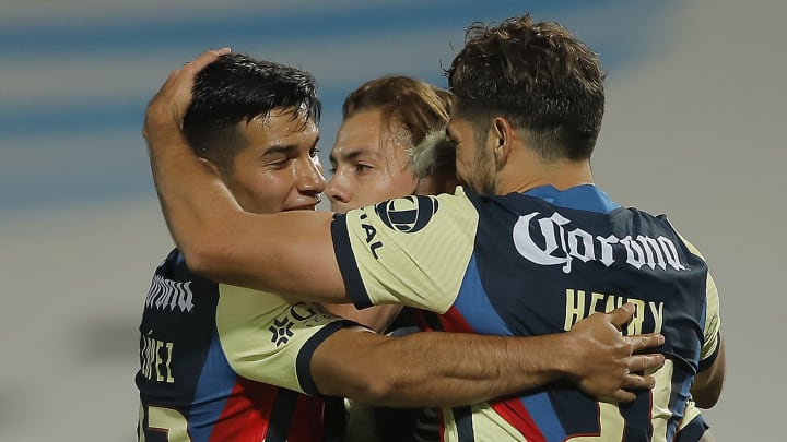 Jugadores del América celebran un gol. Jugadores del América celebran un gol.