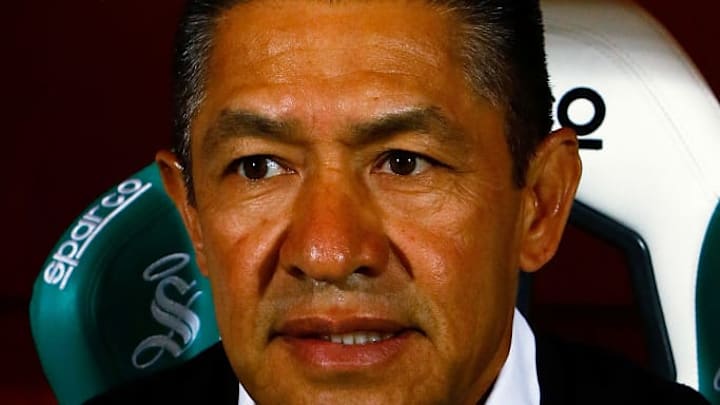 Ignacio Ambriz en un partido entre Santos Laguna y el León.