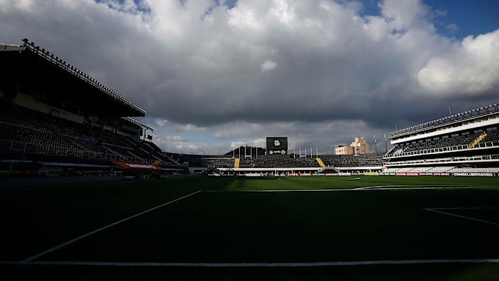 Santos e estafe de jogador descordar de tempo contrato de zagueiro equatoriano Jackson Porozo.