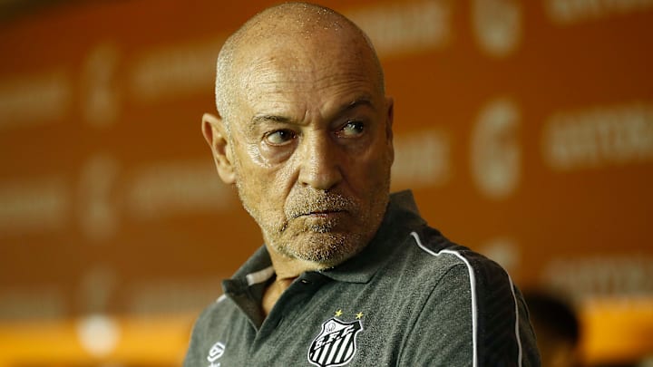 Jesualdo pode substituir até quatro titulares no Santos.