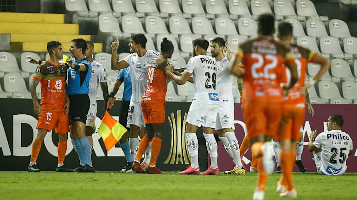Santos v Delfin - Copa CONMEBOL Libertadores 2020