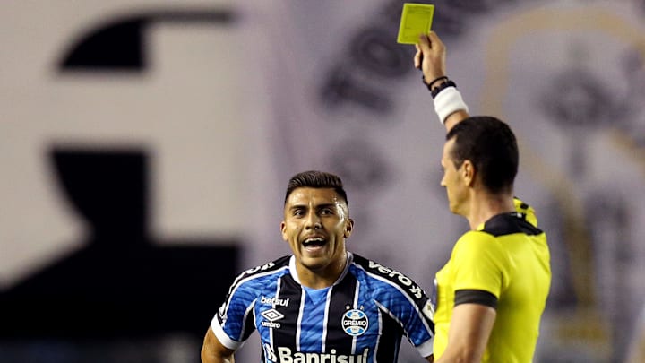 Após problema interno no Grêmio, César Pinares é cortado da partida contra o Botafogo; entenda Após problema interno no Grêmio, César Pinares é cortado da partida contra o Botafogo; entenda