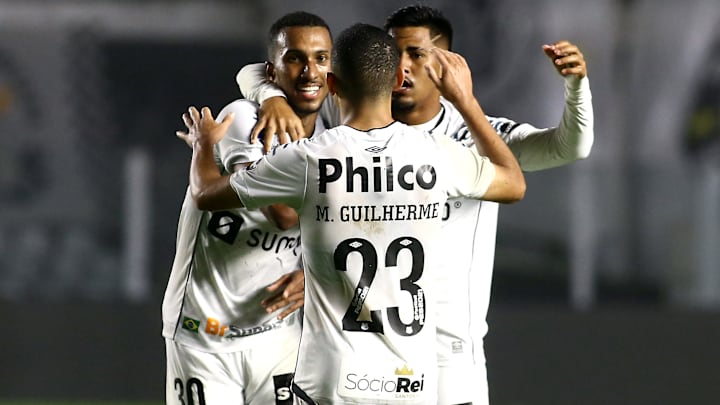 Peixe esteve em campo com um a menos durante boa parte do segundo tempo Peixe esteve em campo com um a menos durante boa parte do segundo tempo