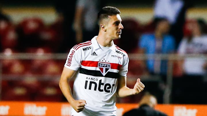 Nova chance ou adeus? Shaylon retorna ao São Paulo e terá futuro decidido por Crespo