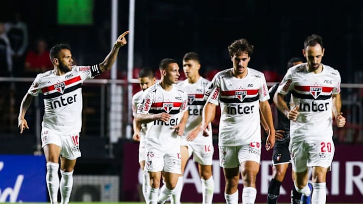 Sao Paulo, de la mano de Dani Alves