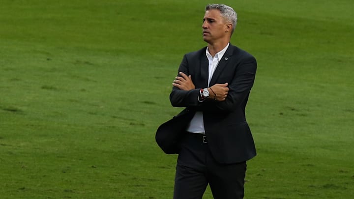 São Paulo busca ao menos mais um centroavante para a sequência da temporada. São Paulo busca ao menos mais um centroavante para a sequência da temporada.