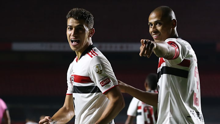 São Paulo visita o 4 de Julho nesta terça-feira (01) e não irá contar com seus titulares. São Paulo visita o 4 de Julho nesta terça-feira (01) e não irá contar com seus titulares.
