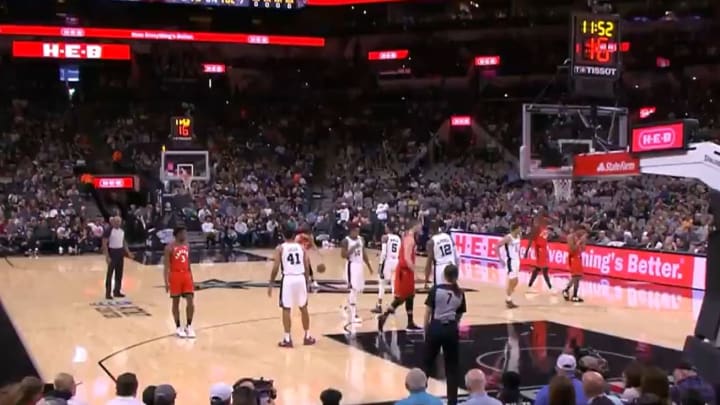 The San Antonio Spurs and Toronto Raptors showed their love for Kobe Bryant.