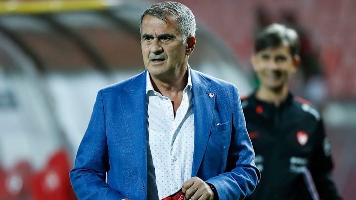 Şenol Güneş, A Milli Takım'ı çalıştırıyor. Şenol Güneş, A Milli Takım'ı çalıştırıyor.