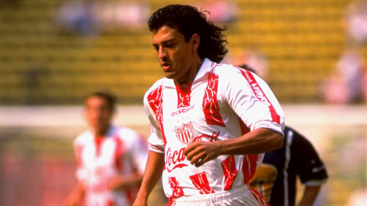 Sergio Almaguer, jugador de Necaxa entre 1997 y 2001