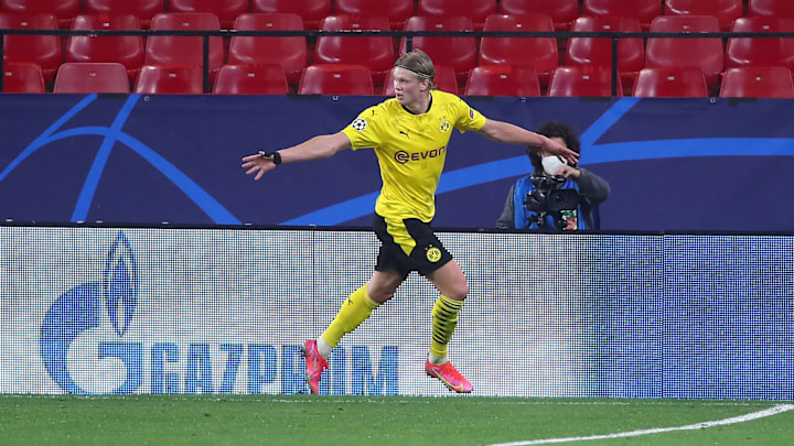 Sevilla FC v Borussia Dortmund  - UEFA Champions League Round Of 16 Leg One