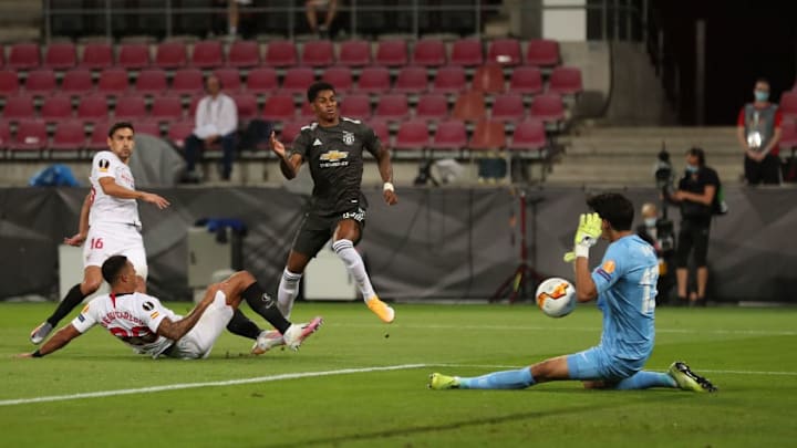 Diego Carlos trifft Rashford klar